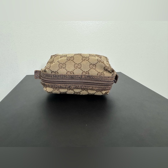 Gucci Beige and Brown Monogram GG Canvas Pouch Vintage with Leather Trim - Picture 2 of 9